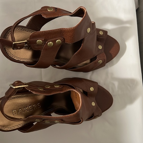 Shoes - Picture 3 of 6